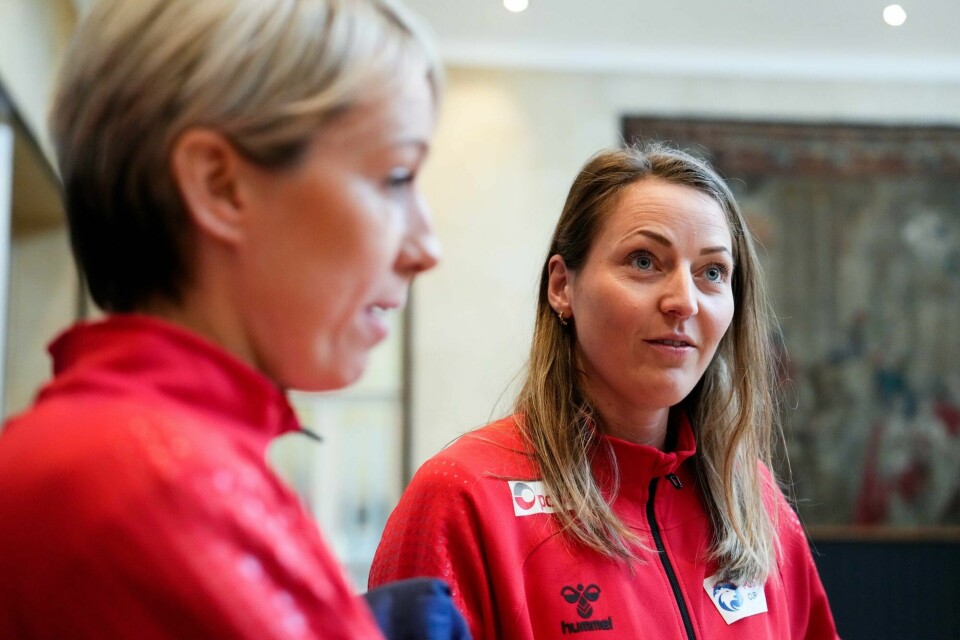 Katrine Lunde og Silje Solberg-Østhassel spiller begge for konkurstruede Vipers, men i kveld er det landslaget det handler om. Katrine Lunde og Silje Solberg-Østhassel spiller begge for konkurstruede Vipers, men i kveld er det landslaget det handler om.