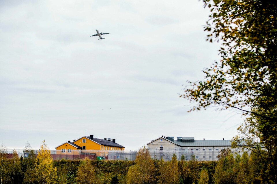 I september uttransporterte politiet 205 personer. På bildet ses et fly over politiets utlendingsinternat på Trandum. En ny rapport fra Røde Kors avdekker manglende helsetilbud på Politiets utlendingsinternat på Trandum.Foto: Stian Lysberg Solum / NTB