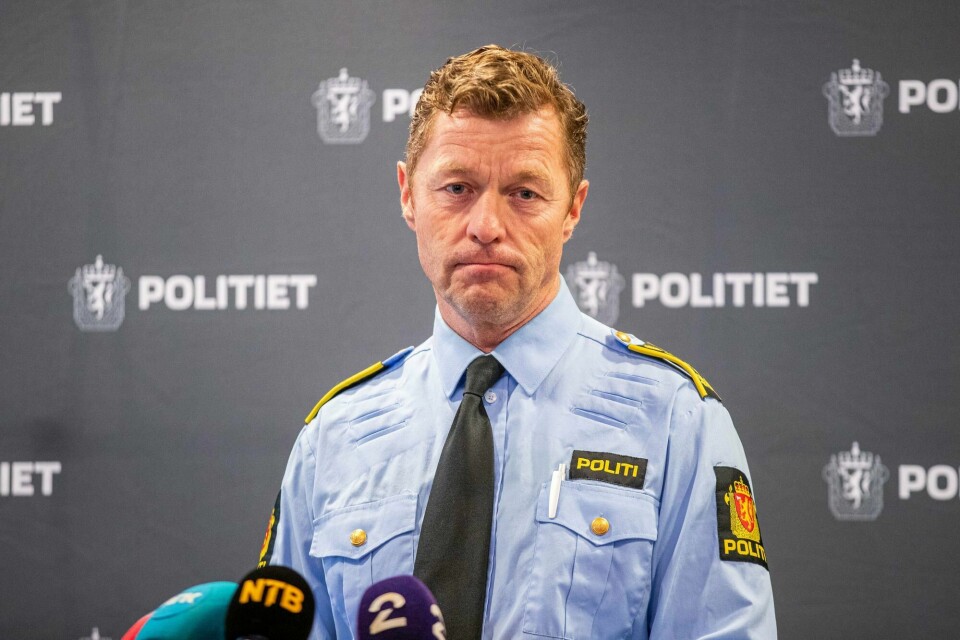 Politiinspektør Odd Skei Kostveit sier at politiet har skjellig grunn til å tro at den siktede mannen har drept kvinnen som ble funnet i Drangedal lørdag. Politiinspektør Odd Skei Kostveit sier at politiet har skjellig grunn til å tro at den siktede mannen har drept kvinnen som ble funnet i Drangedal lørdag.