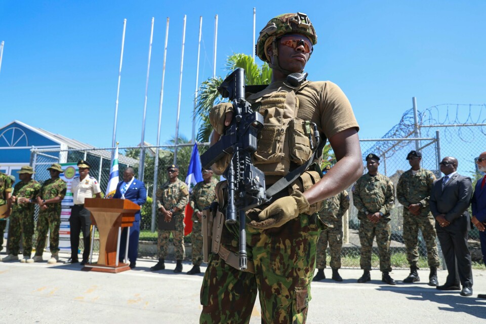 Den flernasjonale styrken som ledes av Kenya, klarer ikke hjelpe Haitis politi med å slå ned de kriminelle gjengene i landet, ifølge FN. Den flernasjonale styrken som ledes av Kenya, klarer ikke hjelpe Haitis politi med å slå ned de kriminelle gjengene i landet, ifølge FN. Foto: Odelyn Joseph / AP / NTB