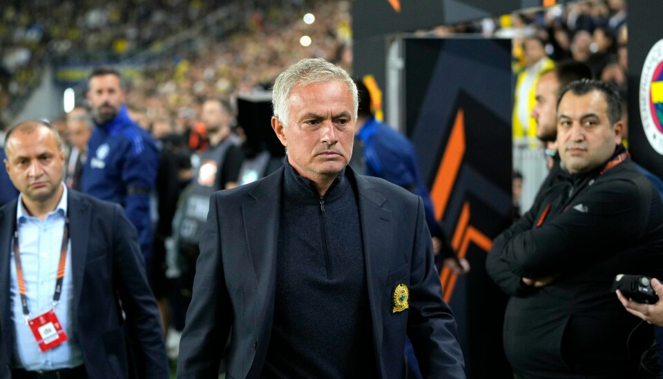 Jose Mourinho ble utvist da hans Fenerbahce fikk besøk av gamleklubben Manchester United Fenerbahçe-trener José Mourinho snakket på seg en utvisning i europaligakampen mot gamleklubben Manchester United. Foto: Francisco Seco / AP / NTB