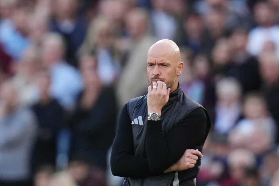 Erik ten Hag er ferdig i Manchester United. Erik ten Hag er avhengig av å vinne over Chelsea, om vi skal tro Gary Neville. Foto: John Walton / PA via AP / NTB.