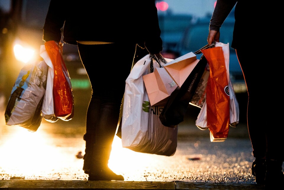 Det er mulig å gjøre svært gode kupp under tilbudsuken Black Week, men man må sjekke prisene slik at man ikke blir lurt, mener prisekspert. Forbrukslån økte med 1,4 milliarder i salgsmåneden november. Foto: Jon Olav Nesvold / NTB