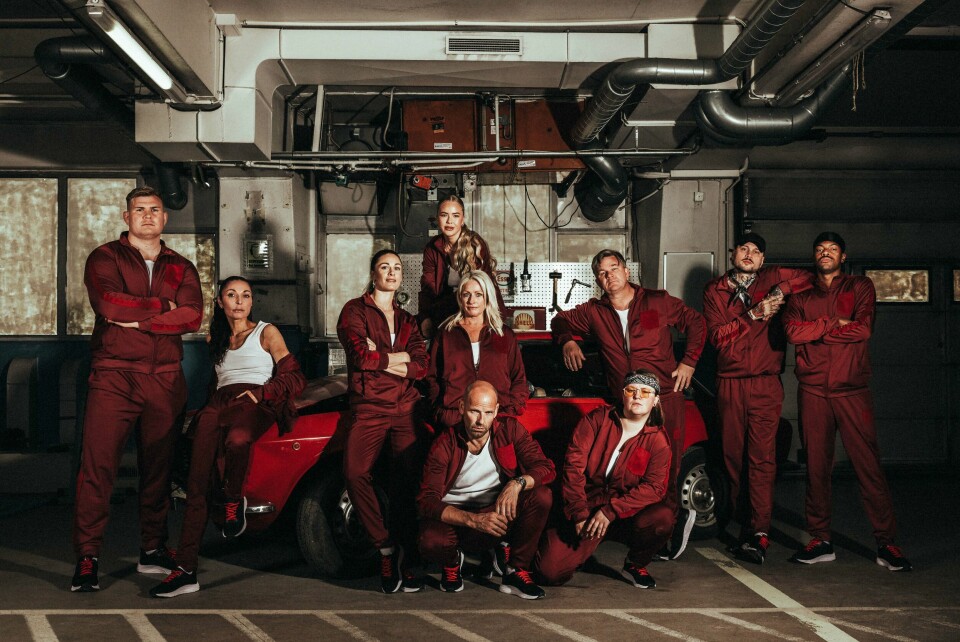 Deltakerne i NRKs nye reality «Brekket». Bak fra venstre: Oskar «Tåsenplogen» Marvik, Lisa Tønne, Jenny Skavlan, Rikke Isaksen, Merete Lingjærde, Henning Solberg, Stig Brenner og Nate Kahungu. Foran: Jonas Kinge Bergland og Elle Maija Klefstad Bær. De 10 deltakerne i NRKs nye reality «Brekket» har alle fått «festlige» ranernavn. Blant annet er Jenny Skavlan blitt «Fingerbølla». Foto: Kim Erlandsen / Handout / NRK / NTB