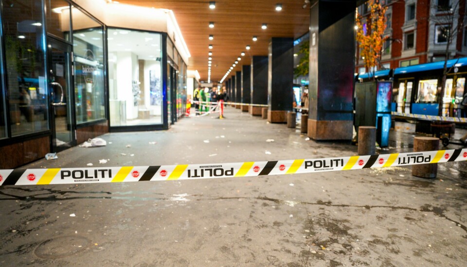 Politiavsperring i Storgata i Oslo lørdag kveld. Et område er sperret av på stedet. Foto: Javad Parsa / NTB
