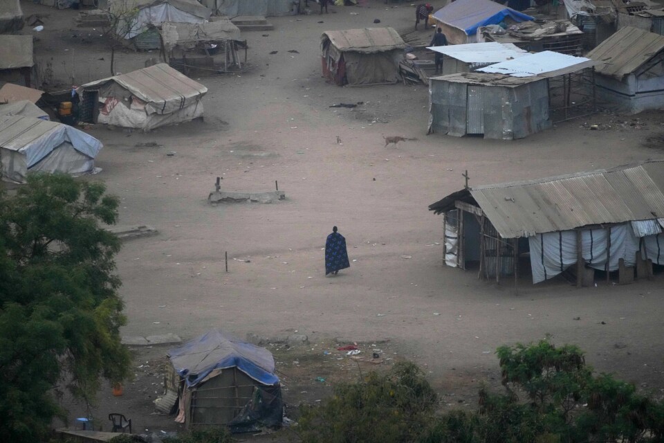 En mann går forbi en liten kirke i Juba i Sør-Sudan. Landet har vært preget av dyp fattigdom i årtier. Arkivfoto. En mann går forbi en liten kirke i Juba i Sør-Sudan. Landet har vært preget av dyp fattigdom i årtier. Arkivfoto: Gregorio Borgia / AP / NTB