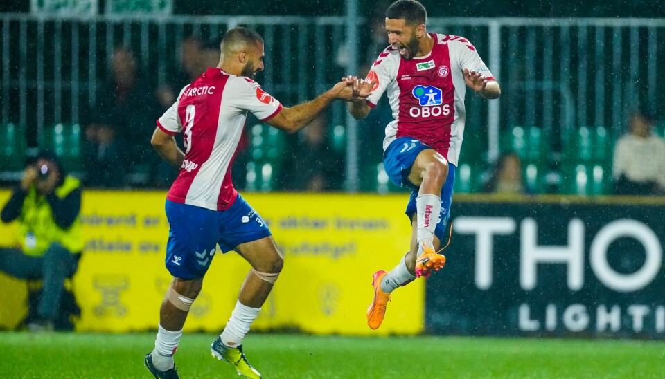 Skal KFUM Oslo danse seg helt til en cupfinale? Ayoub Aleesami og Amin Nouri skal prøve i kveld. Ayoub Aleesami gratulerer Amin Nouri med sin første scoring for KFUM Oslo.