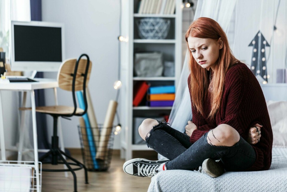For mange barneverntjenester er «forsvarlig» vurdert til å være en hybel; «Vær så god, og lykke til!». Ungdommer opplever altfor ofte at tiltakene dekker deres praktiske behov, men ikke den omsorgen de har behov for, skriver forfatterne av innlegget. Ungdom, ensomhet, barnevern, utenforskap