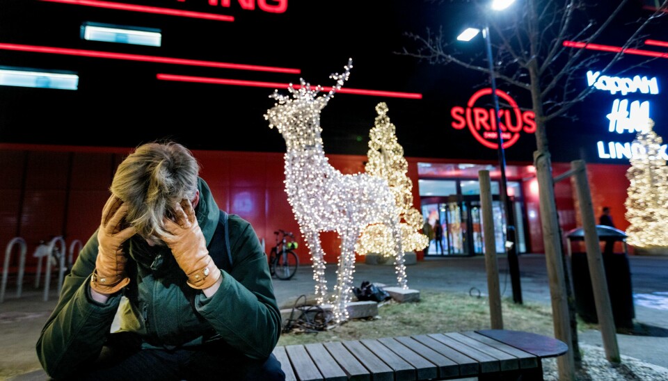 Frelsesarmeens fattigdomsbarometer viser at fire av ti har fått dårligere råd det siste halve året. Blant disse er 38 prosent bekymret for om de har råd til jul. Frelsesarmeens fattigdomsbarometer viser at fire av ti har fått dårligere råd det siste halve året. Blant disse er 38 prosent bekymret for om de har råd til jul. Foto: Gorm Kallestad / NTB