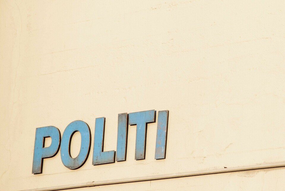 Illustrasjonsbilde. Bildet viser et skilt med politi-logo. Foto: Frederik Ringnes / NTB