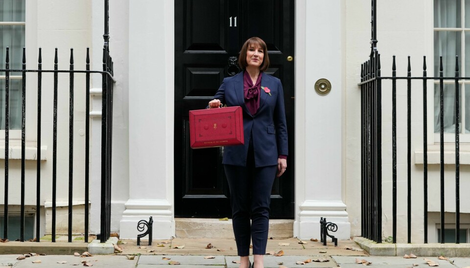 Storbritannias finansminister Rachel Reeves utenfor 11 Downing Street før hun dro til Underhuset for å legge fram statsbudsjettet onsdag. Storbritannias finansminister Rachel Reeves utenfor 11 Downing Street før hun dro til Underhuset for å legge fram statsbudsjettet onsdag. Foto: Kirsty Wigglesworth / AP / NTB