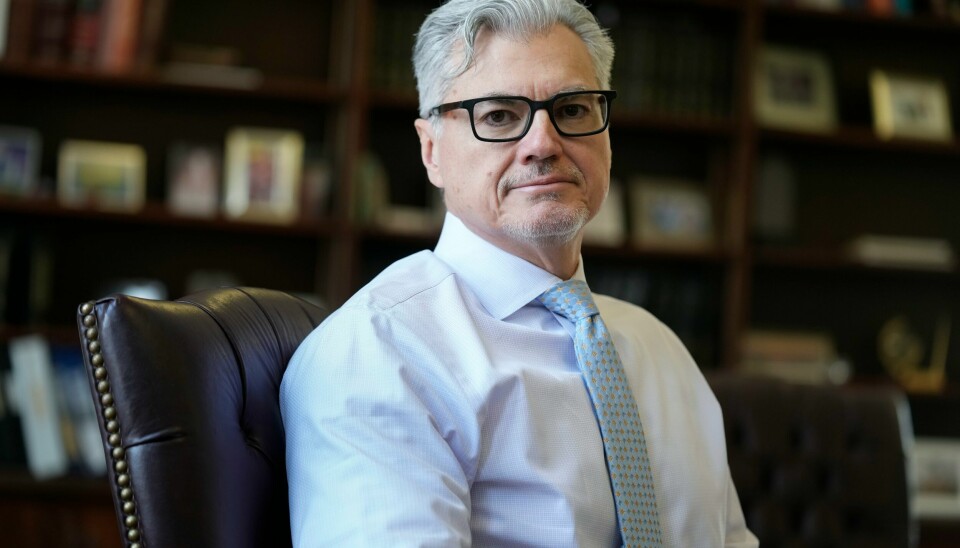 Dommeren Juan M. Merchan vil først ta stilling til om kjennelsen mot Donald Trump skal oppheves tirsdag 19. november. Juan M. Merchan er dommer i saken. Foto: Seth Wenig / AP / NTB