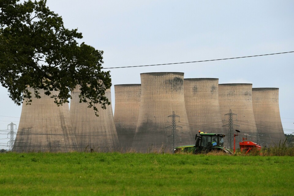 Tidligere i høst stengte Storbritannias siste kulldrevne kraftverk. Storbritannias siste kullkraftverk, ved Ratcliffe-on-Soar i England, stengte i forrige uke dørene for godt. Nedgangen i forbrenningen av kull til energi er en av årsakene til at DNV mener at utslippene fra fossile energikilder vil nå toppen i år. Foto: Rui Vieira / AP / NTB