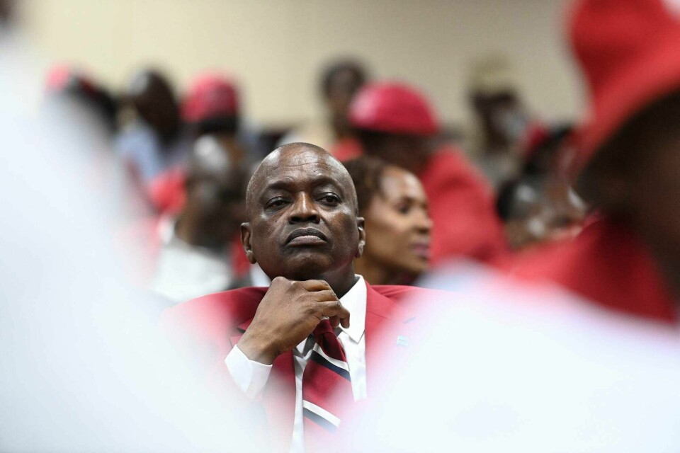Botswanas president Mokgweetsi Masisi. (FILES) Botswana President and presidential candidate for Botswana Democratic Party (BDP) Mokgweetsi Masisi (C) looks on as the officials check the documents of his presidential nomination at the Botswana High Court in Gaborone on September 28, 2024 ahead of Botswana's general election scheduled for October 30, 2024. Botswana President Mokgweetsi Masisi said on November 1, 2024 he would 'step aside' after his party suffered a resounding defeat in general elections, according to preliminary tallies.'I wish to congratulate the opposition on their victory and concede the election,' Masisi told reporters at a press conference. (Photo by Monirul Bhuiyan / AFP)