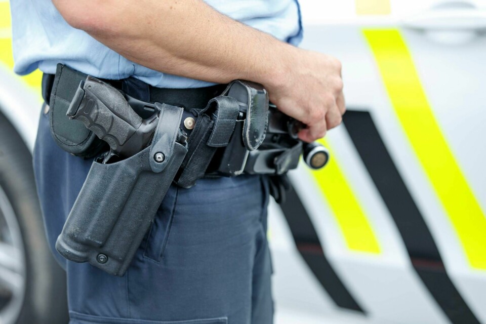 Vi er trygge på at norsk politi vil håndtere generell bevæpning på en måte som bygger tillit og beholder et sivilt preg, skriver forfatterne av innlegget. Politiet i arbeid, væpnet politi