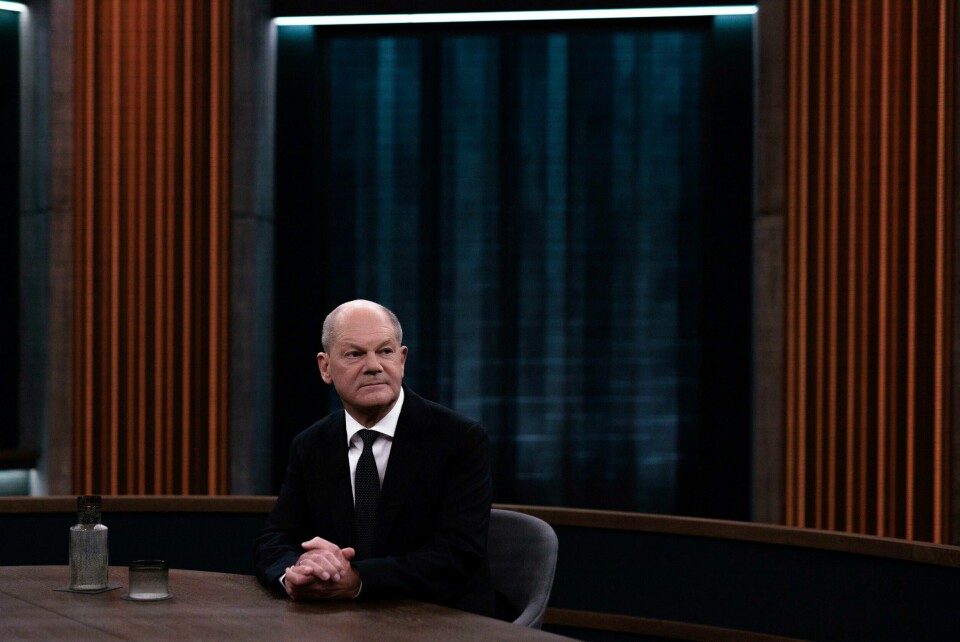 Olaf Scholz i TV-studioet til ARD søndag. Olaf Scholz i TV-studioet til ARD søndag. Foto: Carsten Koall / DPA via AP / NTB