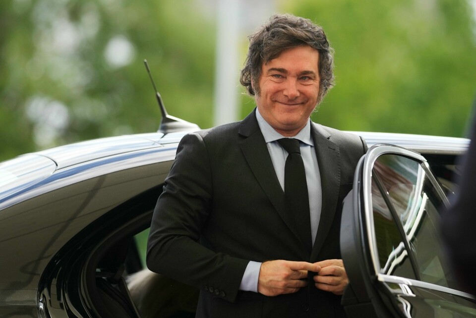Argentina, her representert ved president Javier Milei, trekker sine styrker ut av Libanon. Landets høyrepopulistiske president Javier Milei har anklaget Telam for å være venstrevridd. Her er han på besøk i Berlin i juni. Foto: Markus Schreiber / AP / NTB