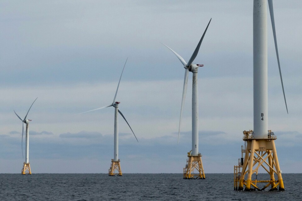 Vindkraftturbiner utenfor Block Island på østkysten av USA. Bildet er tatt på en tur i desember i fjor organisert av Ørsted, verdens største produsent av vindturbiner til havs. Vindkraftturbiner utenfor Block Island på østkysten av USA. Bildet er tatt på en tur i desember i fjor organisert av Ørsted, verdens største produsent av vindturbiner til havs. Foto: Julia Nikhinson / AP / NTB