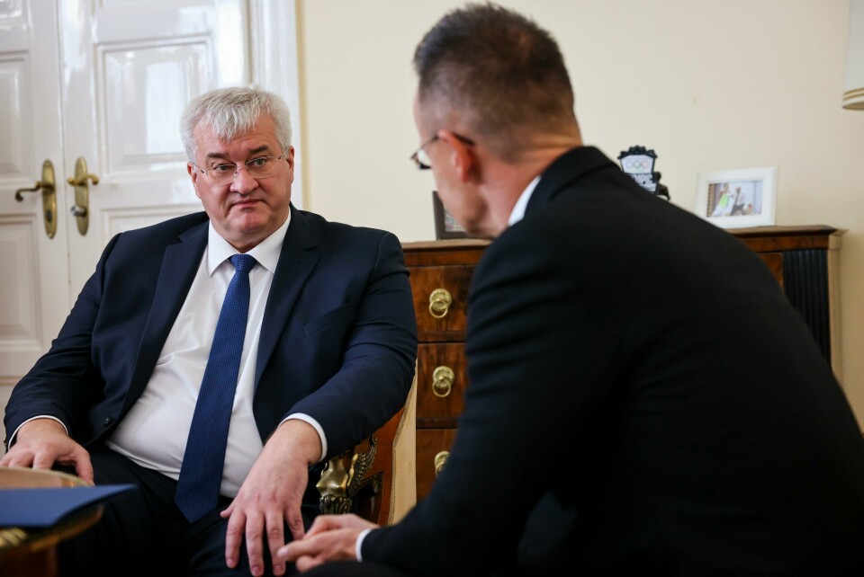 Ukrainas utenriksminister Andrij Sybiha. Ukrainas utenriksminister Andrij Sybiha tydeliggjorde framfor Peter Szijjarto at han håpet Ungarn også ville støtte ukrainske fredsplaner. Foto: Robert Hegedus / MTI / AP / NTB