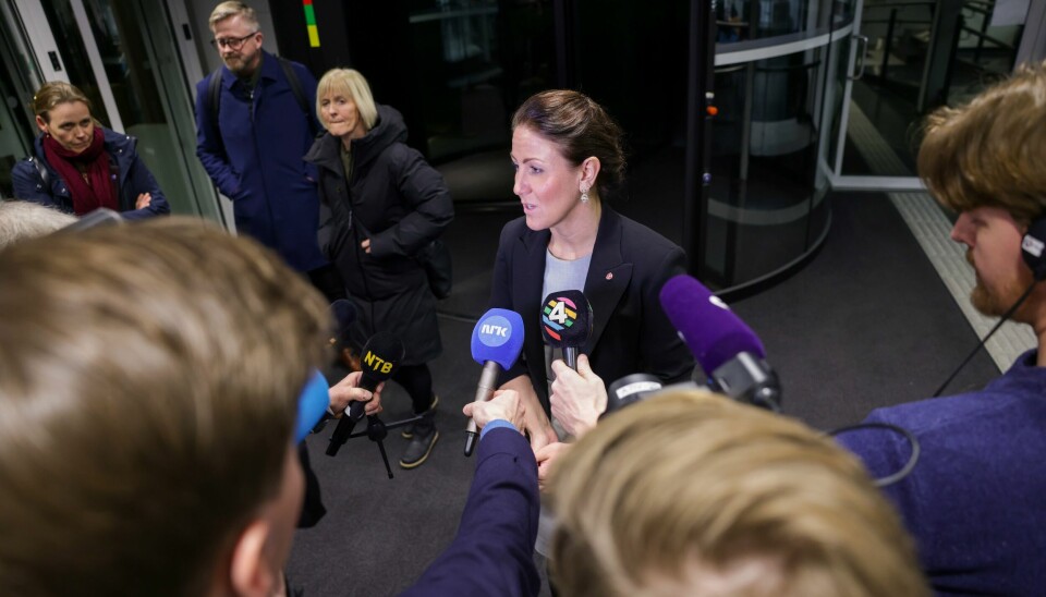 Arbeidsminister Tonje Brenna (Ap) møter pressen etter møte om IA-forhandlingene i Arbeids- og inkluderingsdepartementet tirsdag ettermiddag Arbeidsminister Tonje Brenna (Ap) møter pressen etter møte om IA-forhandlingene i Arbeids- og inkluderingsdepartementet tirsdag ettermiddag. Foto: Jonas Been Henriksen / NTB
