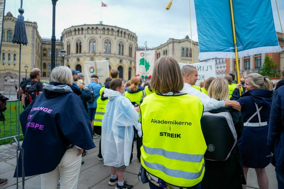 Streiken i statsoppgjøret i mai ble avsluttet med lønnsnemnd. Her fra en streikemarkering foran Stortinget i Oslo. Streiken i statsoppgjøret i mai ble avsluttet med lønnsnemnd. Her fra en streikemarkering foran Stortinget i Oslo.