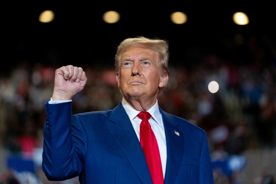 Ekspresident Donald Trump gikk også av med seieren i Arizona, den siste delstaten – og den siste av vippestatene – som ble avgjort i årets valg. Ekspresident Donald Trump gikk også av med seieren i Arizona, den siste delstaten – og den siste av vippestatene – som ble avgjort i årets valg. Foto: Alex Brandon / AP / NTB