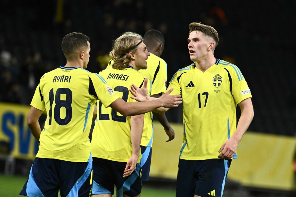 Viktor Gyökeres (til h,) gratuleres med ett av sine fire mål for Sverige mot Aserbajdsjan. Med målrushet snøt han Erling Braut Haaland for toppscorertittelen i nasjonsligaens gruppespill. Viktor Gyökeres (til h,) gratuleres med ett av sine fire mål for Sverige mot Aserbajdsjan. Med målrushet snøt han Erling Braut Haaland for toppscorertittelen i nasjonsligaens gruppespill. Foto: Claudio Bresciani, TT via AP / NTB