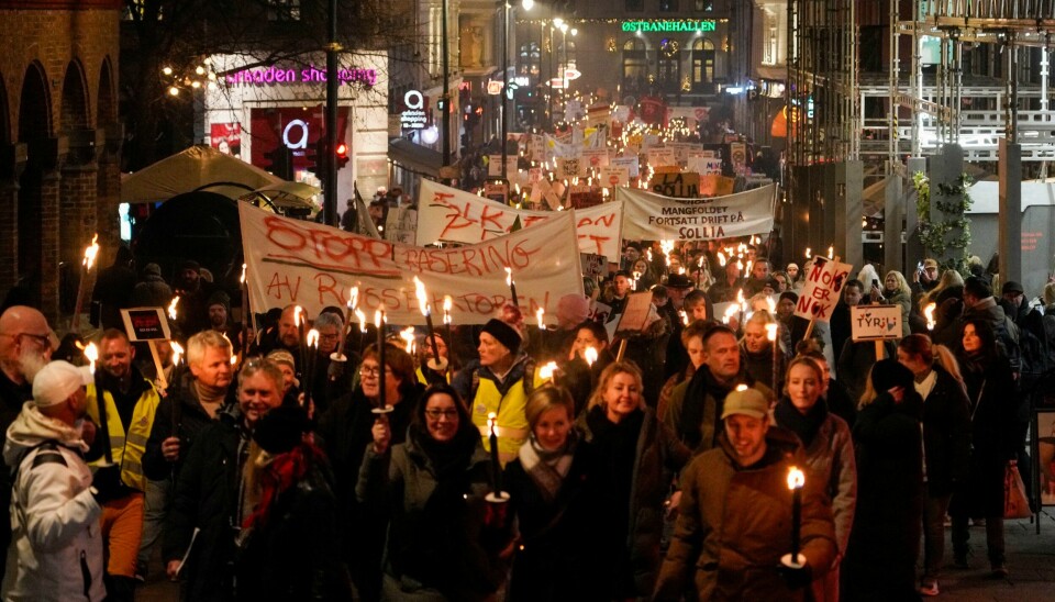 Fakkeltoget i Oslo startet ved tigeren utenfor Østbanehallen og endte utenfor Stortinget med appeller og slagord. Fakkeltoget i Oslo startet ved tigeren utenfor Østbanehallen og endte utenfor Stortinget med appeller og slagord. Foto: Thomas Fure / NTB
