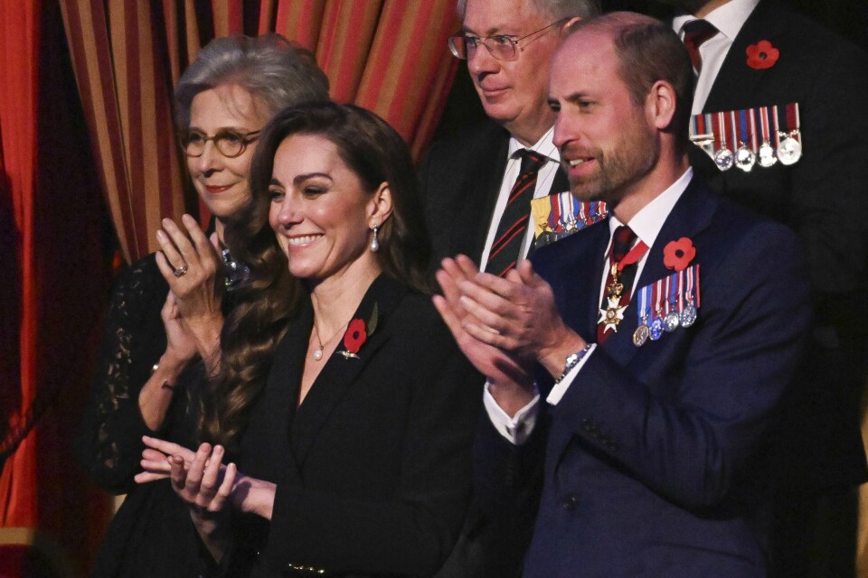 Prinsesse Kate og prins William var lørdag til stede i Royal Albert Hall ved ett av arrangementene i forbindelse med den årlige minnedagen for falne i kriger og konflikter. Prinsesse Kate og prins William var lørdag til stede i Royal Albert Hall ved ett av arrangementene i forbindelse med den årlige minnedagen for falne i kriger og konflikter. Foto: Chris J. Ratcliffe / AP / NTB