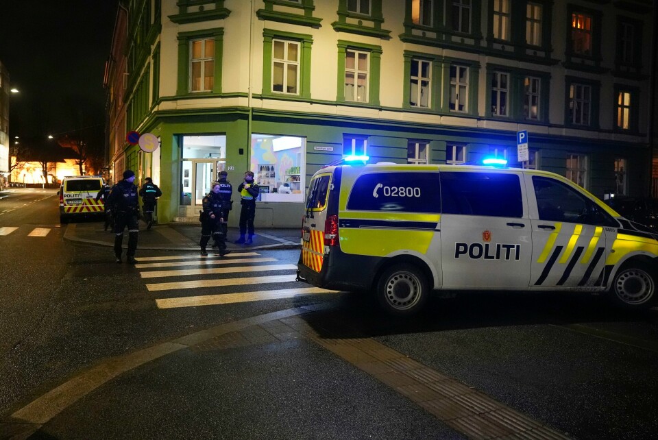 Politiet er i Herslebs gate i Oslo sentrum hvor det har vært et slagsmål. Politiet er i Herslebs gate i Oslo sentrum hvor det har vært et slagsmål. Foto: Lise Åserud / NTB