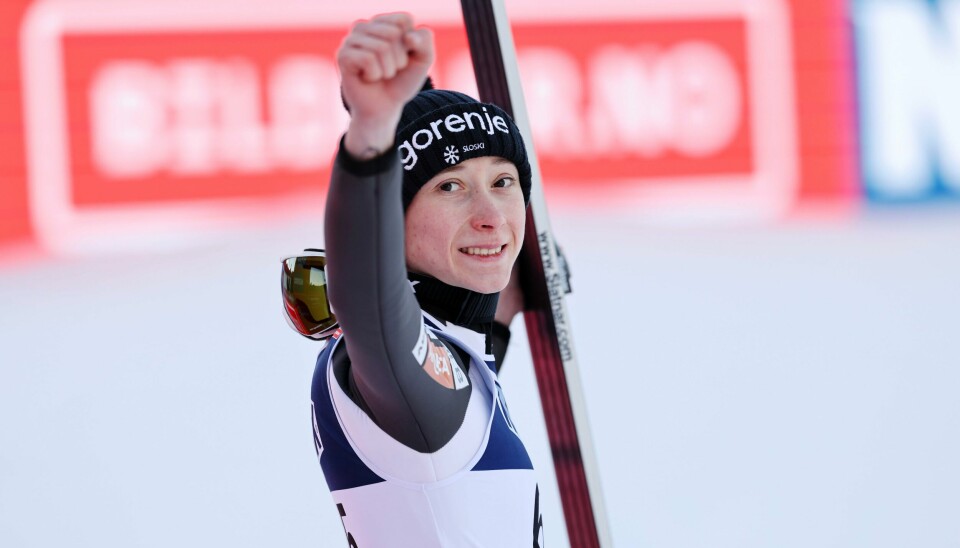 Slovenias Nika Prevc feiret seieren under world cup hopp i Lysgårdsbakken på Lillehammer. Nika Prevc åpnet verdenscupsesongen med seier.Foto: Geir Olsen / NTB