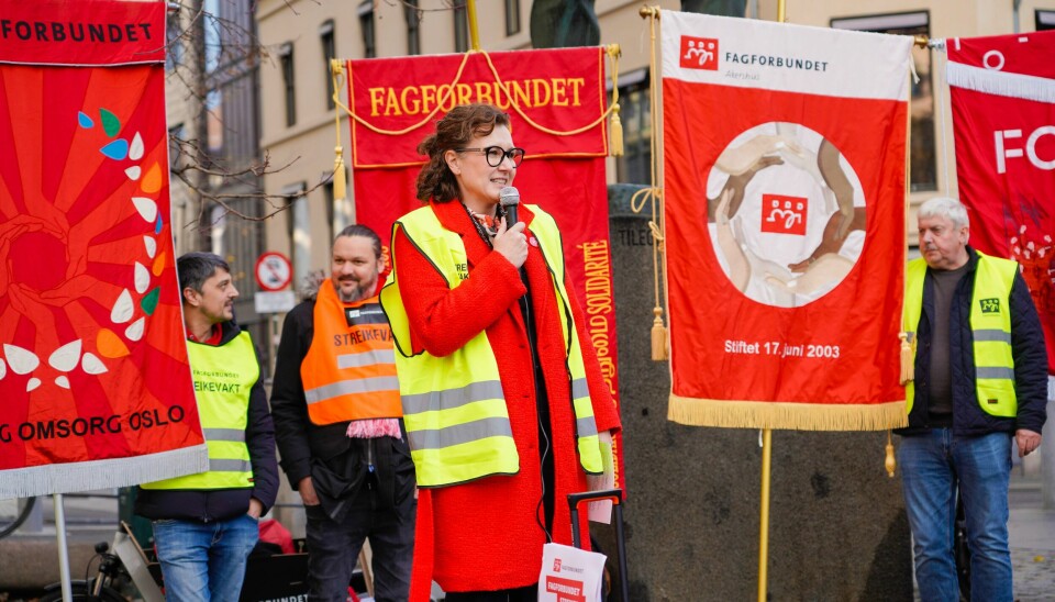 Marianne Solberg, leder i FO, holdt appell på Yongstorget i Oslo 15. november. Fagforbundet var i streik sammen med Fellesorganisasjonen (FO) og YS (Parat og Delta). De som streiket, jobber innen sosiale tjenester, barnevern, rus og psykisk helse. Nesten hundre medlemmer over hele landet er i streik. Leder Marianne Solberg i Fellesorganisasjonen (FO) holdt appell under fanemarkeringen på Youngstorget i Oslo. Foto: Thomas Fure / NTB