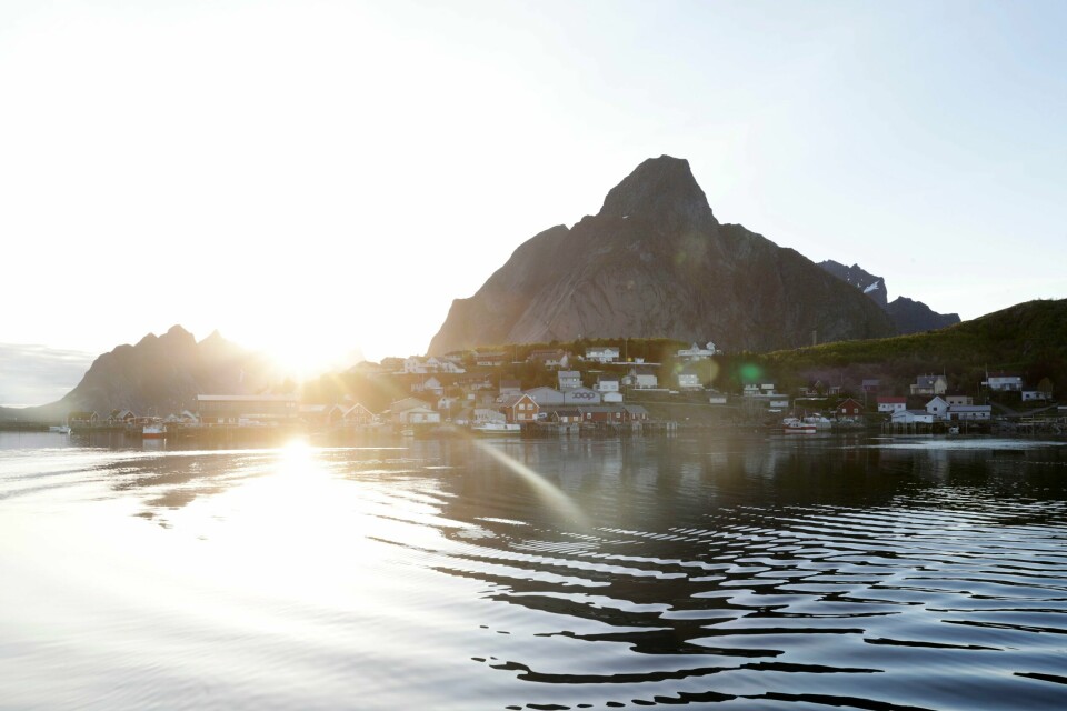 Reine i Moskenes kommune i Lofoten. Øygruppen har de siste årene blitt hjemsøkt av et stort antall turister. Reine i Moskenes kommune i Lofoten. Øygruppen har de siste årene blitt hjemsøkt av et stort antall turister. Foto: Berit Roald / NTB