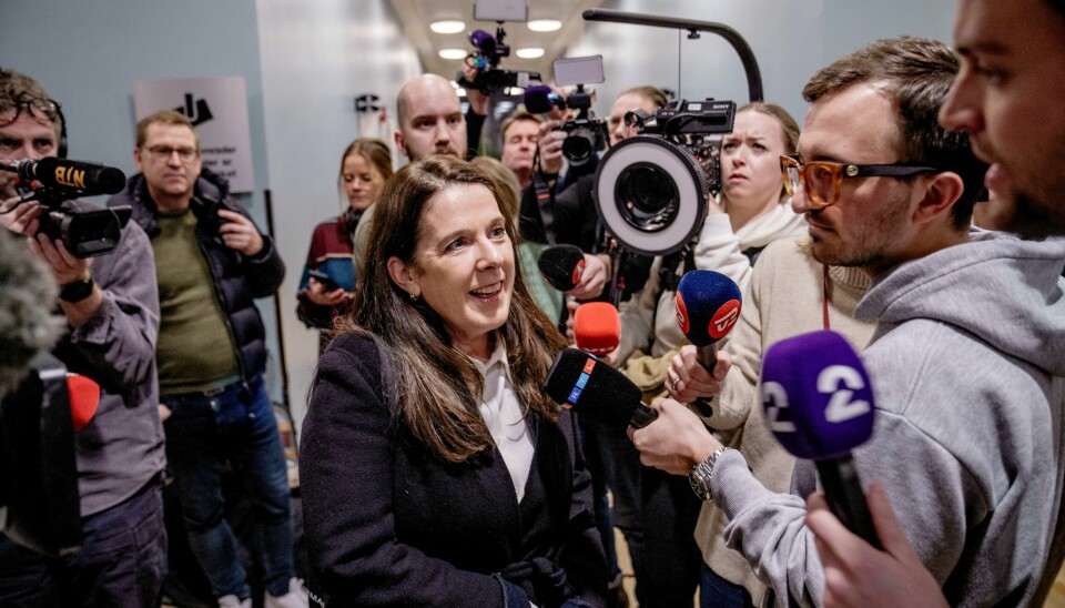 Presseoppbudet var massivt under fengslingsmøtet. Bistandsadvokat Hege Salomon snakker med pressen i Oslo tinghus etter at Marius Borg Høiby ble framstilt for varetektsfengsling i Oslo tingrett. Presseoppbudet var massivt under fengslingsmøtet. Bistandsadvokat Hege Salomon snakker med pressen i Oslo tinghus etter at Marius Borg Høiby ble framstilt for varetektsfengsling i Oslo tingrett. Foto: Stian Lysberg Solum / NTB