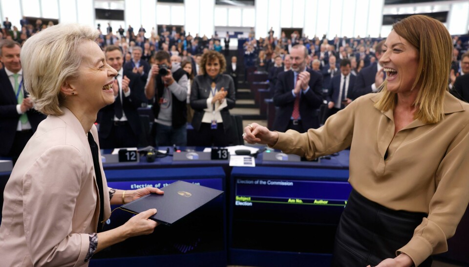 EU-kommisjonens president Ursula von der Leyen og EU-parlamentets leder Roberta Metsola kan smile etter at EU-parlamentet onsdag godkjente den nye EU-kommisjonen. EU-kommisjonens president Ursula von der Leyen og EU-parlamentets leder Roberta Metsola kan smile etter at EU-parlamentet onsdag godkjente den nye EU-kommisjonen. Foto: AP / NTB