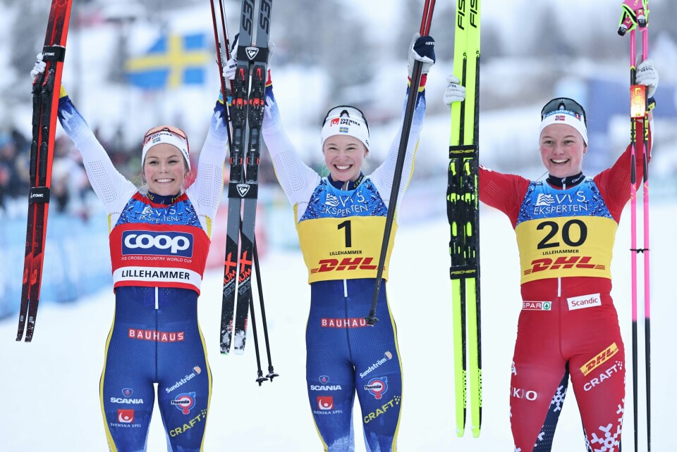 Jonna Sundling med seier, Johanna Hagström t.v. og Julie Myhre t.h. med tredje plass på Lillehammer Jonna Sundling med seier, Johanna Hagström t.v. og Julie Myhre t.h. med tredje plass på Lillehammer