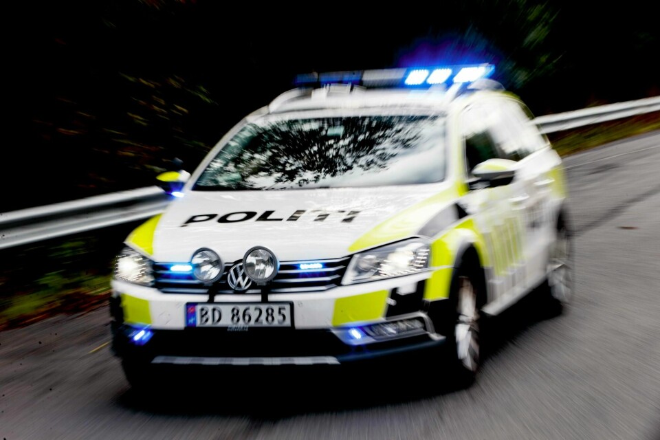 Illustrasjonsfoto. OSLO, Norge 20160927.Politiet i arbeid. Politibilen i fart. NB! Modellklarert til redaksjonell bruk.Foto: Gorm Kallestad / NTB