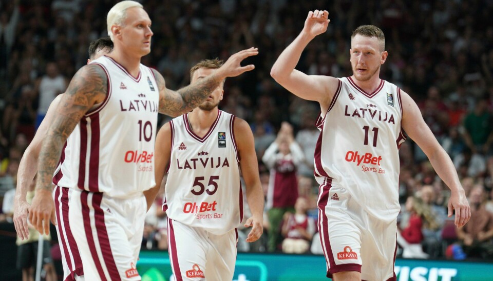 Janis Timma (t.v.) i aksjon under OL i Paris i sommer. Janis Timma (til venstre) under Paris-OL. Foto: Roman Koksarov / AP / NTB