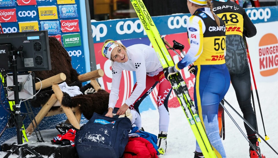 Therese Johaug blir gratulert av Ebba Andersson etter seieren på Lillehammer fredag. Therese Johaug blir gratulert av Ebba Andersson etter seieren på Lillehammer fredag.
