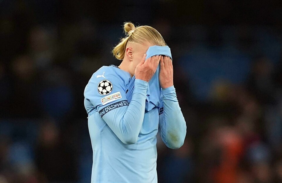 Erling Braut Haaland scoret to mål, men det ble en ny tung kveld for de lyseblå, som rotet bort en 3-0-ledelse med bare et kvarter igjen Erling Braut Haaland skrev mesterligahistorie med to nye scoringer, men kvelden endte i fortvilelse da Manchester City ga fra seg 3-0-ledelse og spilte uavgjort mot Feyenoord. Foto: Martin Rickett, PA via AP / NTB