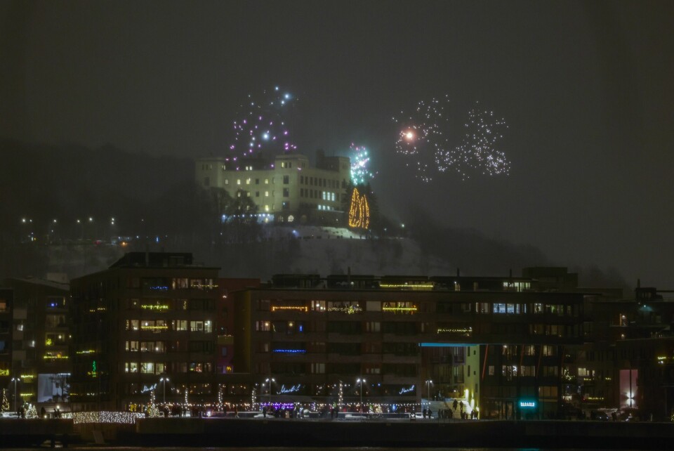 Raketter over Sørenga nyttårsaften 2023 i Oslo. Raketter over Sørenga nyttårsaften 2023 i Oslo.Foto: Alf Simensen / NTB