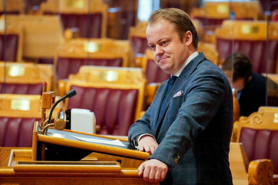 Frps Erlend Wiborg oppfordrer syrere i Norge til å reise hjem etter at Bashar Al-Assad mistet makten natt til søndag. Bildet er tatt tidligere i år. Frps Erlend Wiborg mener LO-støtten til Ap smaker av politisk korrupsjon.Foto: Ole Berg-Rusten / NTB