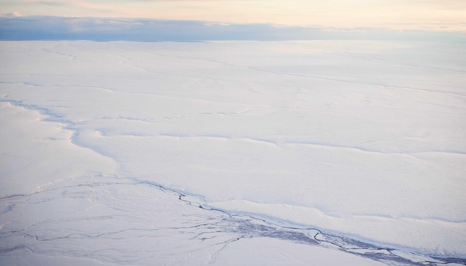Arktis smelter og slipper ut mer karbon fra isen enn før. Her fra Kaktovik i Alaska i oktober. Arktis smelter og slipper ut mer karbon fra isen enn før. Her fra Kaktovik i Alaska i oktober. Foto: Lindsey Wasson / AP / NTB