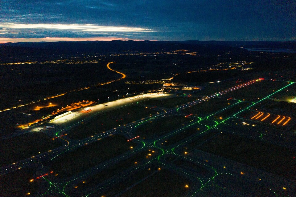 Det er forsinkelser i flyytrafikken ved Oslo lufthavn på grunn av underkjølt regn. Bildet viser Oslo lufthavn fra lufta. Foto: Hans O. Torgersen, Aftenposten POOL / NTB