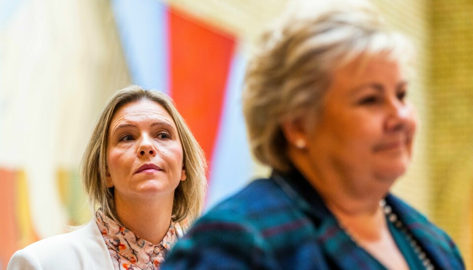 Høyre og Frp er ett mandat fra å regjere alene, med Sylvi Listhaug i førersetet. .