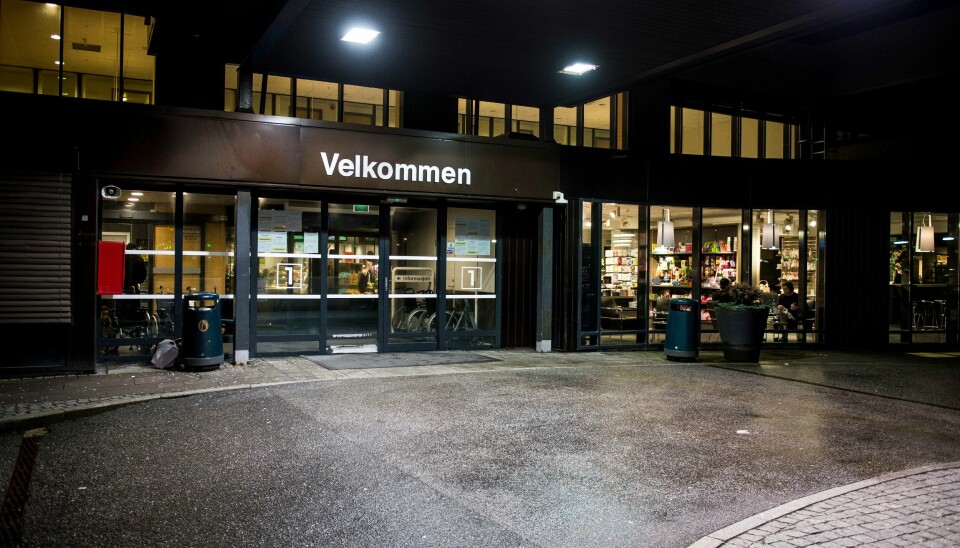 Rogaland brann og redning IKS er på vei til SUS etter melding om røykutvikling. 22 barn med RS-virus er lagt inn på Stavanger universitetssjukehus. Foto: Carina Johansen / NTB