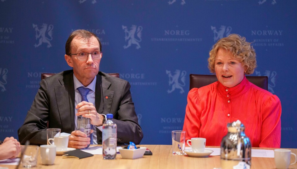Utenriksminister Espen Barth Eide (Ap) og utviklingsminister Anne Beathe Kristiansen Tvinnereim (Sp) møtte onsdag representanter for norske humanitære organisasjoner i Utenriksdepartementet lokaler i Oslo. Utenriksminister Espen Barth Eide (Ap) og utviklingsminister Anne Beathe Kristiansen Tvinnereim (Sp) møtte onsdag representanter for norske humanitære organisasjoner i Utenriksdepartementet lokaler i Oslo. Foto: Cornelius Poppe / NTB