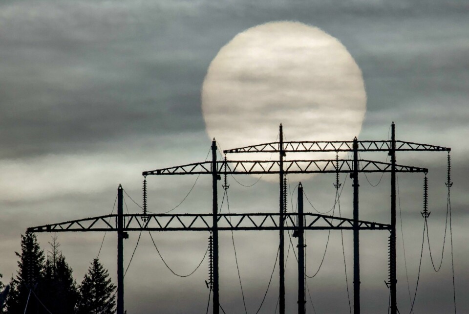 Nettselskapene skyldte norske strømkunder over 1,7 milliarder kroner ved utgangen av 2020. Illustrasjonsfoto. En rekke partier ønsker makspris på strøm, men regjeringen sier foreløpig nei. Foto: Paul Kleiven / NTB