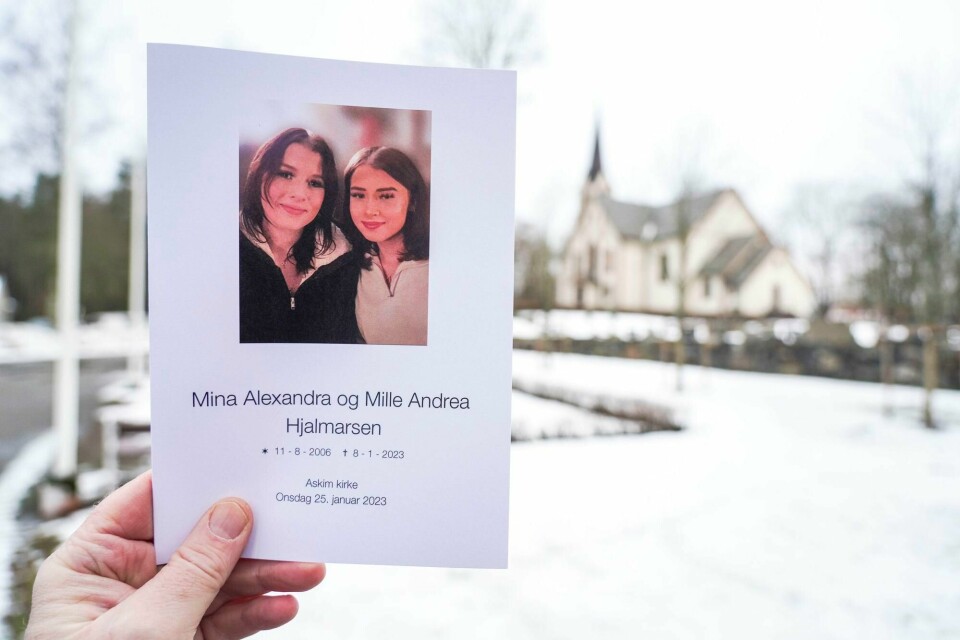 Tvillingene Mina Alexandra og Mille Andrea Hjalmarsen, som ble funnet døde av overdose i Spydeberg 8. januar, ble gravlagt fra Askim kirke onsdag 25. januar. Tvillingjentene Mille og Mina ble funnet døde i en leilighet i Spydeberg i januar i fjor.