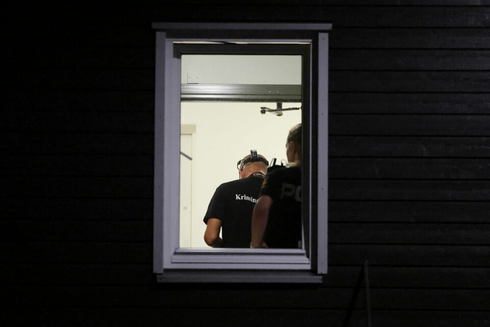 Krimteknikere undersøker leiligheten til ekteparet fra Moss. Den drepte kvinnen ble funnet på soverommet. Krimteknikere undersøker leiligheten til ekteparet fra Moss. Den drepte kvinnen ble funnet på soverommet.